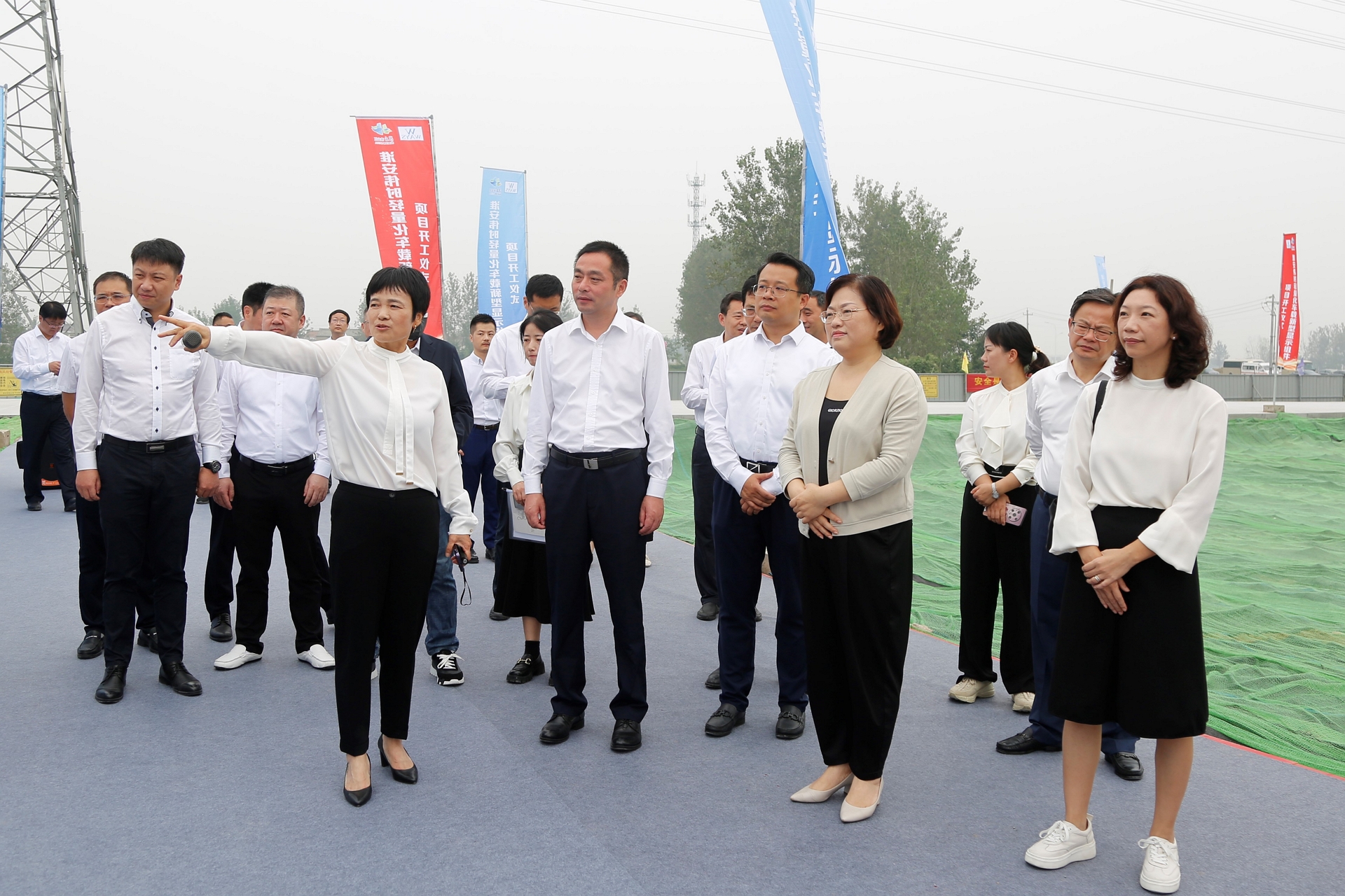 1696670165479772.jpg 淮安好博轻量化车载新型显示组件项目开工建设3.JPG